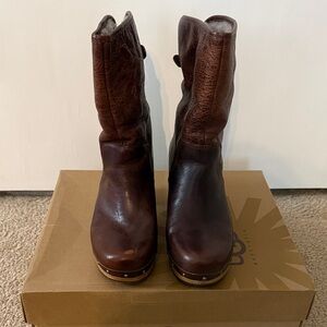 UGG W Lynnea II- Brown Leather with faux fur and shearling inside